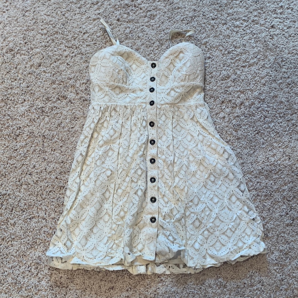 Cream colored dress - Picture 1 of 4
